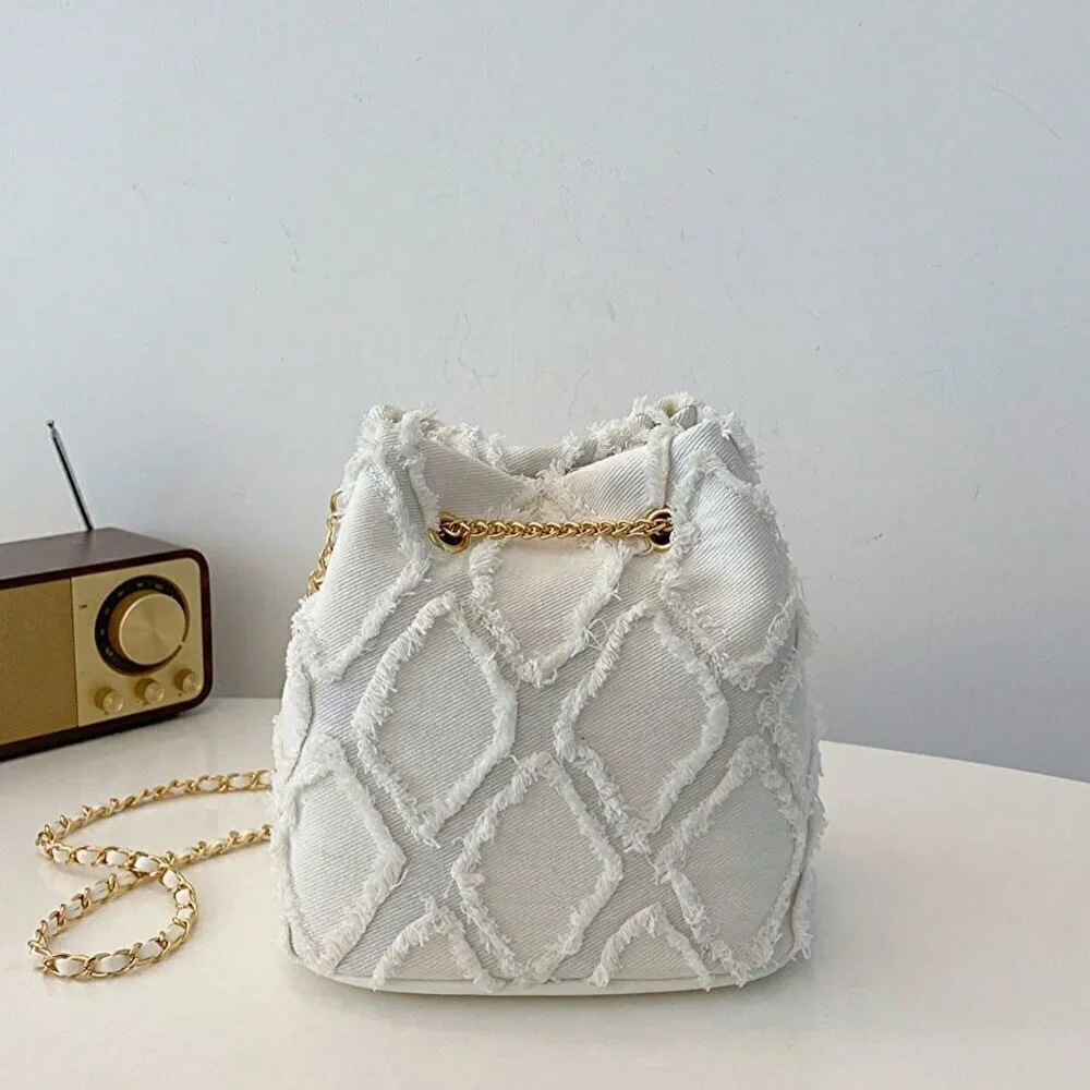 White Fashionable Women's Diamond Lattice One-Shoulder Bucket Bag
